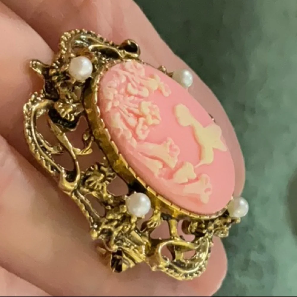 Vintage Pink Hummingbird Cameo Brooch Gold Tone Faux Pearl Ornate Frame - Picture 7 of 12
